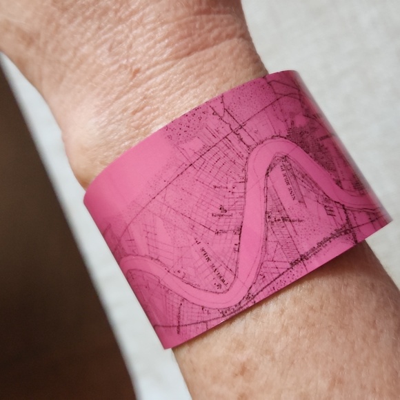 Pretty pink cuff bracelet from the historic New Orleans Collection. - Picture 5 of 5